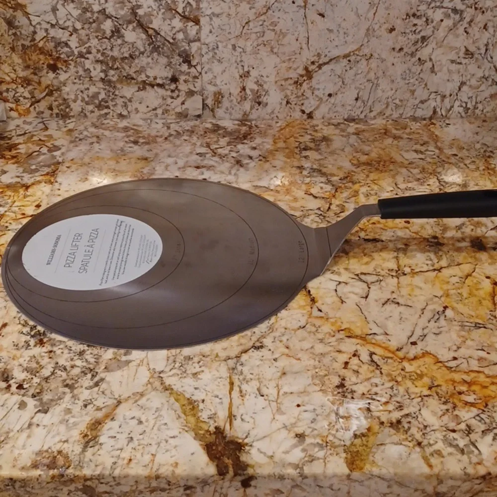Williams Sonoma Pizza lifter